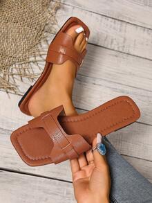 春夏新款时尚休闲系带女士凉鞋，舒适平底低跟露趾沙滩拖鞋，百搭简约夏季设计 - 棕色 - 查看 2