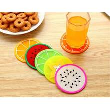 6 Stück/10 Stück zufällige Farbfruchtmuster Untersetzer, bunte Frucht- und Gelee-Untersetzer mit Zitronen-, Wassermelonen-, Drachenfrucht-, Orange-, Grünorange- und Karambola-Designs, hergestellt aus rutschfestem, hitzebeständigem PVC-Material, geeignet für Esstisch, Küche und Theke Dekoration, Schulmaterial, Geschenk zum Erntedankfest, Familiendinner - Verschiedenfarbig - Übersicht 3