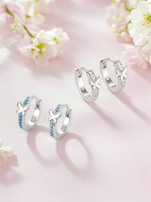 1 Paar 925 Sterling Silber Ohrringe mit Schmetterlingen - verziert mit funkelnden blauen und weißen kubischen Zirkoniasteinen. Elegant, glamourös und niedlich. Perfekt für den täglichen Gebrauch von Jugendlichen oder Veranstaltungen, ideale Geschenke zum Geburtstag oder zu Feiertagen für Mädchen oder Freundinnen