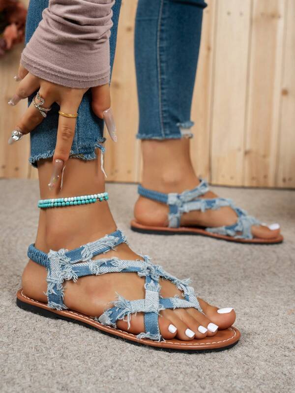 2025 Sommer Neue Flache Schnallensandalen, Modischer zerfranstes Jeans-Stil mit Fellbesatz, Bohémien-Sandalen für Damen, Damen Sandalen mit Rundkappenzehen in Große Größen, Outdoor Lässig Beach Slides