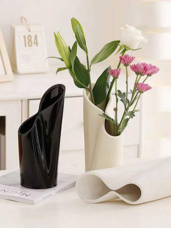 A Single French - Style Romantic Double - Mouthed Ceramic Vase. With A Simple Design And Double - Mouthed Structure, It Is Suitable For Daily Home Decoration Scenarios. Ideal For Arranging Fresh Flowers In Daily Life, It Enhances The Ambiance Of Home Spaces. Perfect For Home Flower Arrangements And A Great Gift Choice.