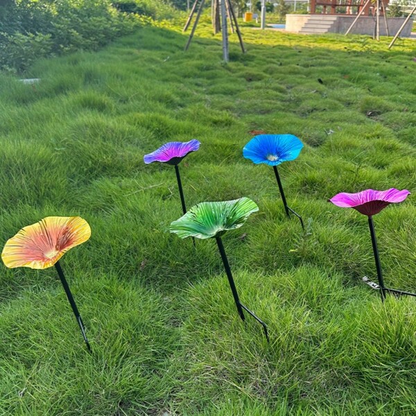 Rostfreier, bunter gusseiserner Blumen-Vogelfutternapf - abnehmbares, einfach zu reinigendes Design, perfekt für Garten, Rasen, Terrasse - ideales Geschenk für Vogelbegeisterte, belebt Outdoor-Bereiche mit bunten Blumenmustern, Gartendekoration | Outdoor Vogelfutternapf | Metallvogelfutternapf, Gartendekoration
