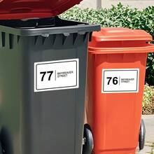 Pegatinas personalizadas para contenedores de basura con ruedas: personaliza tu cubo de basura con el número de casa y el nombre de la calle, diseño horizontal para una fácil identificación, material de vinilo de alta calidad, 10x15cm, sello, adhesivo ordenado, de alta calidad, personalizado moderno, único, regalo ideal para él, ella, novio, novia, papá, mamá, familia, amigos para el estreno de la casa, ambiente cálido, gracia invernal, diseño elegante, pegatinas impermeables - Blanco - Ver 4