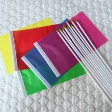 1 pièce Mini fanion carré de couleur unie - couleurs vives, en polyester, idéal pour les défilés, cérémonies, fêtes d'anniversaire, décoration de fête d'intérieur/extérieur sans alimentation électrique, festivals, petit drapeau d'extérieur, conception simple facile à tenir