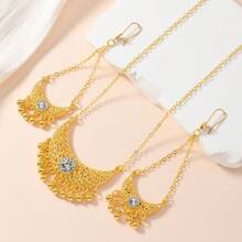 Set di collana e orecchini in stile bohémien da vacanza, con perle di pietra lunare a forma di mezzaluna e nappe, adatto per le donne