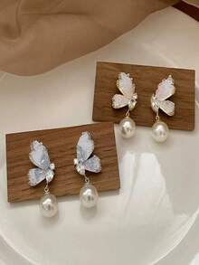 Pendientes de mariposa de cristal y perla con estilo de moda callejera para mujeres - Mariposa - Ver 2