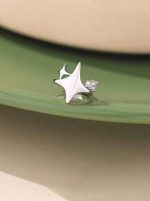 1 pièce Boucle d'oreille clip en zirconium en forme d'étoile à quatre branches, boucle d'oreille de niche unique et charismatique pour les oreilles non percées, minuscule étoile en strass brassard pour l'oreille