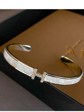 1 pièce Bracelet avec découpe de lettre, bracelet de luxe léger pour navetteurs, bijou de mode élégant pour femmes