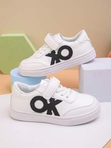 Zapatos deportivos infantiles con cierre de gancho y bucle de estilo casual y neutro, adecuados tanto para niños como para niñas, con diseño de estrella en la suela, muy apropiados para la temporada de regreso a clases