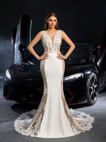 Faeriesty Đầm cưới dáng đuôi cá thanh lịch dành cho cô dâu, thiết kế hở lưng chữ V sâu, thân áo ôm sát được trang trí bằng ren, các mảng vải voan xuyên thấu ở hai bên, đuôi váy voan viền ren - Thiết kế sang trọng và thời trang, lý tưởng cho những đám cưới xa hoa, sự kiện thảm đỏ, dạ hội trang trọng và những buổi tiệc thân mật. - trắng - Xem 4