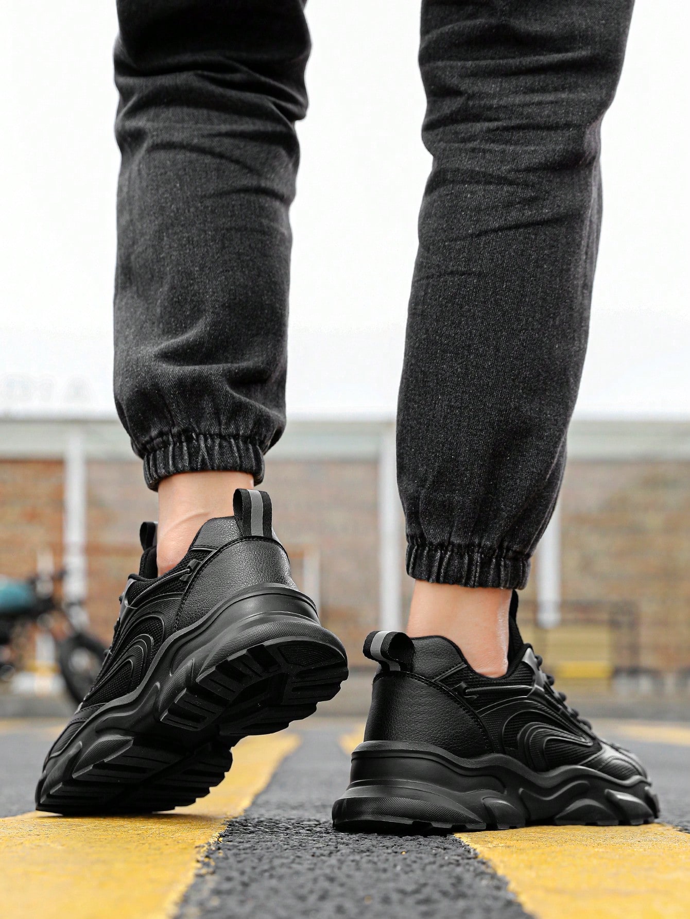 أحذية رياضية كاجوال بتصميم شبكي ملون بسيط مع ربطة...