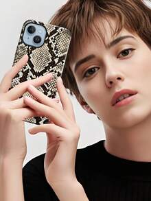 غطاء هاتف بنمط جلد الثعبان، تصميم عنصر حيواني فاخر وبسيط، نقش بارز بنمط جلد الثعبان، مقاوم للصدمات، يعزز الصوت، بنهاية جلدية ناعمة، متوافق مع 17 Pro Max/16 Pro Max/12 Pro/13/14 Plus/15 Pro Max/16 Pro Max، 11/13 Pro، Galaxy S24 Ultra، هدية رائعة - أصفر فاتح - مشاهدة 8