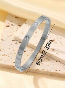 3 pièces Bracelet en acier inoxydable plaqué or 18 carats avec chaîne pour ongles à trèfle à quatre feuilles. Convient pour les femmes, les fêtes, le port quotidien, le style européen et américain. Personnalisé, généreux, avec un bracelet en cubic zirconia cubique de luxe. Ensemble de bijoux de mariage. Cadeau pour les filles, les dames, les proches, les amis. Beau pour le mariage, l'anniversaire, la Saint-Valentin, la fête des Mères.