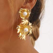 1 Par de pendientes elegantes y únicos de diseño asimétrico de doble capa con flores, para mujeres