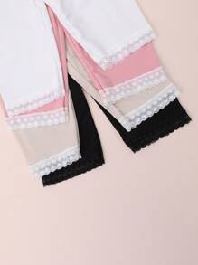 4 pares de bermudas para niñas de talla media-grande con decoración de encaje y lunares, hechas de material de seda de hielo ligero y transpirable para el verano, versátiles para usar como ropa exterior o interior