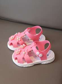 1 paar babysandalen met bloemendecoratie voor peutermeisjes, nieuwe collectie 2025, zachte antislip buitenschoenen voor kinderen, geschikt voor de zomer