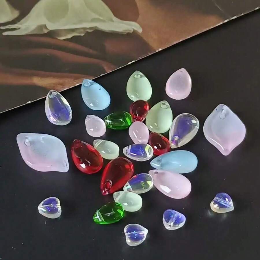 30 piezas Cuentas con forma de gota de agua, pétalo y corazón de estilos variados para accesorios de joyería y manualidades DIY