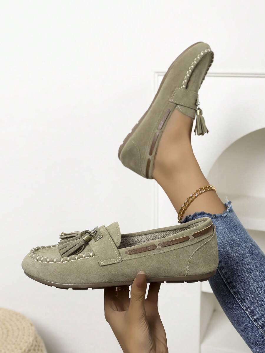 Sepatu Kasual Wanita Model Loafer Datar dengan Rumbai, Sepatu Datar Slip-On Sol Lembut dengan Pita Warna Polos untuk Semua Musim 2025, Koleksi Terbaru