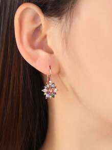 1 par de pendientes aro de clip con diseño minimalista elegante, con incrustaciones de circonita y diseño floral, perfectos para festivales y reuniones