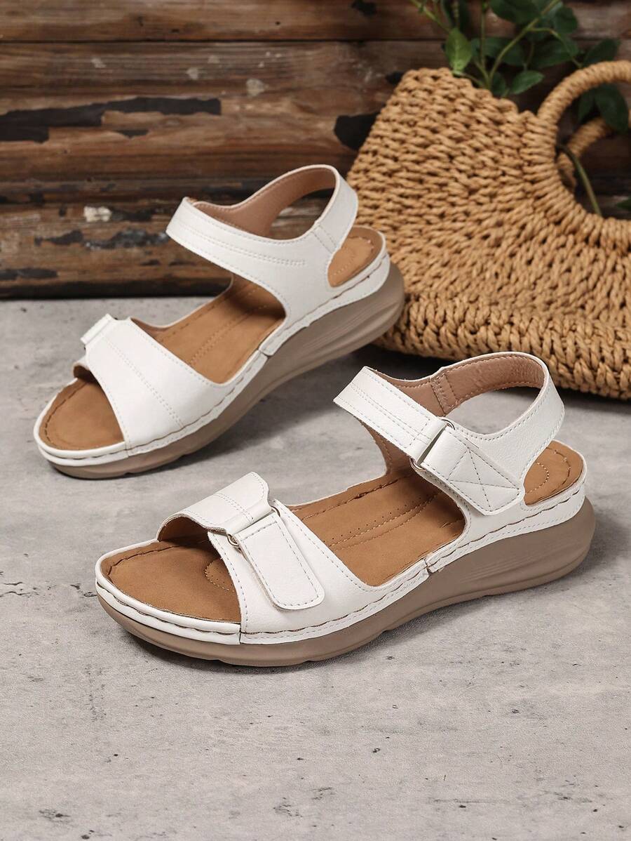 Sandalias planas de mujer talla grande 2023 de estilo romano con abertura en los dedos y cierre de gancho y bucle