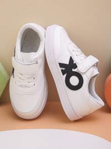 Zapatos deportivos infantiles con cierre de gancho y bucle de estilo casual y neutro, adecuados tanto para niños como para niñas, con diseño de estrella en la suela, muy apropiados para la temporada de regreso a clases