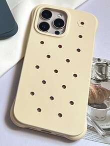 1 件硅胶全覆盖防水手机壳，7 件创意 DIY 纸杯蛋糕、冰淇淋、鞋花装饰配件，透气凸起设计防摔独特，孔位随手机型号不同而变化，包含 7 个配件