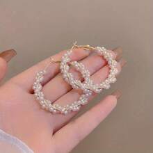 1 对女士优雅人造珍珠环状耳环 - 夸张的缠绕环设计，搭配光泽的白色人造珍珠，轻巧耐用的环状耳环适合日常佩戴和特殊场合 - 金色 - 查看 3