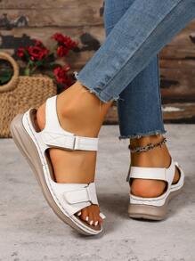 Sandalias planas de mujer talla grande 2023 de estilo romano con abertura en los dedos y cierre de gancho y bucle