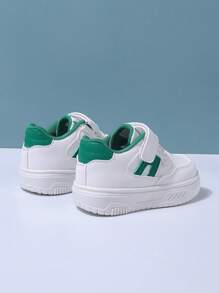 Nuevas zapatillas de deporte ligeras y de moda para niños para el campus y uso casual