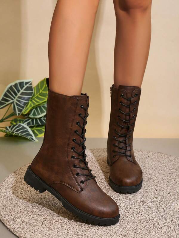 Damskie, czarne, płaskie botki z okrągłym noskiem, sznurowane, jesień/zima 2025, w stylu retro classic, dojeżdżające do pracy