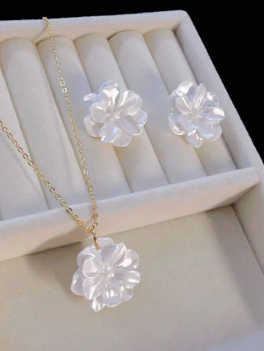 مجموعة من قلادة وأقراط زهرة اللؤلؤ الملونة، مجوهرات أنيقة للنساء ذات مظهر فاخر ومميز للارتداء اليومي