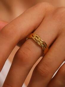 1pc Stainless Steel Twisted Ring, Elegant And Minimalist Design, Suitable For Women, Small Avant-Garde French Style Finger Ring