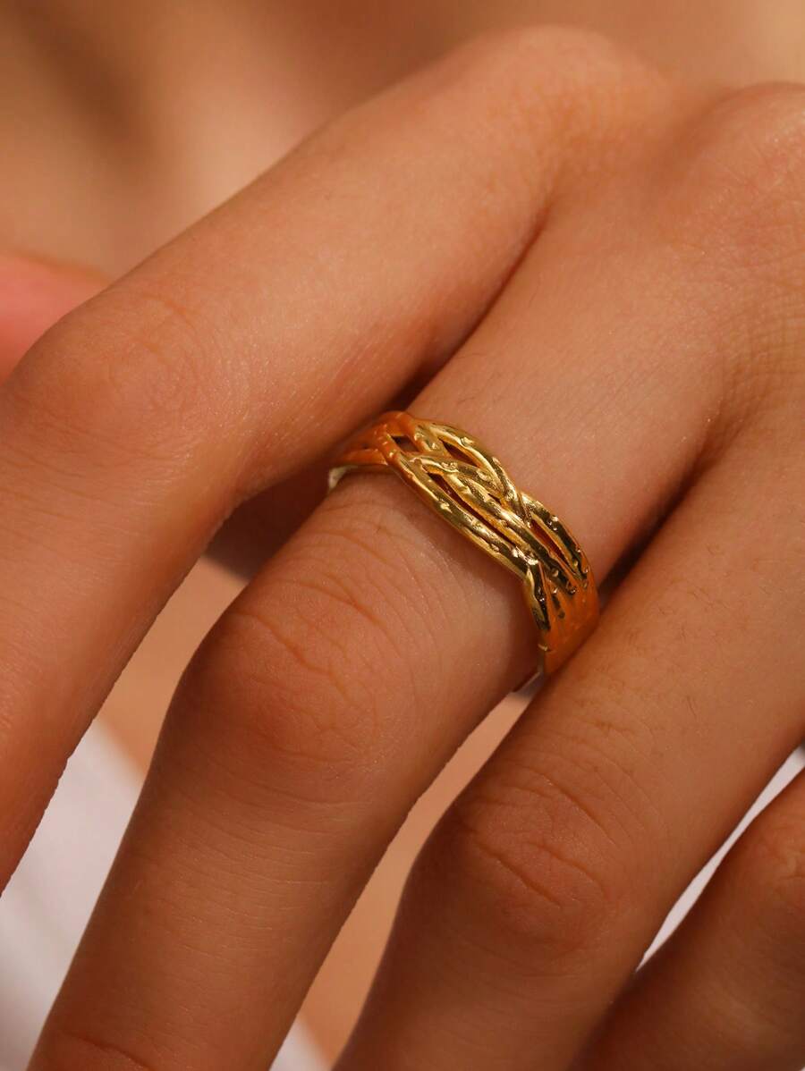1pc Stainless Steel Twisted Ring, Elegant And Minimalist Design, Suitable For Women, Small Avant-Garde French Style Finger Ring