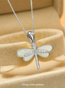 1 pièce Collier pendentif d'animal géométrique de libellule colorée, alliage de zinc couleur argent avec zircone cubique, convient pour les tenues quotidiennes et les accessoires de fête