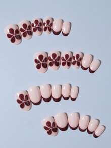 24 Stück kurze ovale braune Blumen Nägel mit kleinen Stahlperlen Dekor Design Französisch Acryl Aufklebe Nägel kurz perfekt passend Fake Nagel Set, enthält: 1 Stück Gelee Kleber und 1 Stück Nagelfeile, einfach zu tragen Sommer Nägel & Französisch Spitze Aufklebe Nägel Kunst für Frauen und Mädchen für den täglichen Gebrauch, Rave Party Verwendung Nagel Zubehör