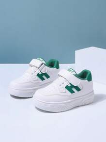 Nuevas zapatillas de deporte ligeras y de moda para niños para el campus y uso casual