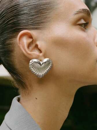 إكسسوارات أقراط دبوس على شكل قلب، ذات ملمس معدن ثقيل، أقراط على شكل قلب للنساء، ذات نمط مخطط عتيق على الطراز الأوروبي والأمريكي