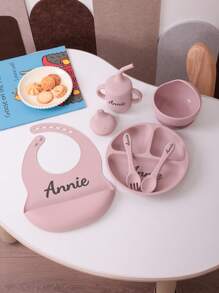 Conjunto de vajilla personalizada para bebé de 6 piezas en silicona, incluye baberos impermeables, plato portátil, cubiertos blandos, bol con ventosa, taza con tapa a prueba de fugas. Multiusos, ornamental, con letras, elegante, moderno, colorido, kawaii, adorable, lindo, casual, personalizado, único, personalizado, niño, niña