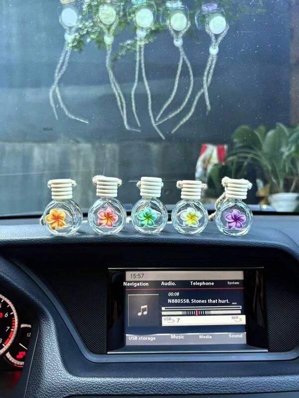1 frasco de aromatizador de ar para carro, frasco de fragrância recarregável vazio, difusor de aromaterapia para pendurar no carro, ornamento para espelho retrovisor, decoração de interior de carro, decoração com óleo essencial, formato fofo, à prova de vazamentos