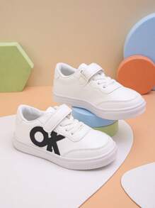 Zapatos deportivos infantiles con cierre de gancho y bucle de estilo casual y neutro, adecuados tanto para niños como para niñas, con diseño de estrella en la suela, muy apropiados para la temporada de regreso a clases