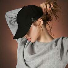 [VARZAR] バザール【公式直営店】 Stud logo over fit ball cap/スタッドロゴオーバーフィットボールキャップ 全4color ユニセックス キャップ 韓スト UV対策 深め 小顔効果 SNS話題 芸能人着用【韩国系列】VARZAR VZ棒球帽女纯棉VA侧边铆钉正品休闲鸭舌帽男 - カーキ - チェックする 4