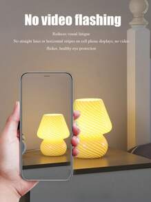 1 قطعة مصباح طاولة على شكل فطر جميل، بأنماط شريطية ونقط متناثرة، يعمل بالطاقة عبر USB، له تعديل لثلاثة ألوان، جسم زجاجي، مناسب لغرفة النوم والمعيشة والمكتب والدراسة، مصباح ديكور، إضاءة ليلية LED.