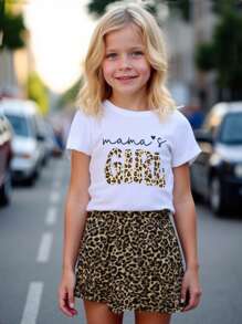 Set de 2 piezas de ropa informal de verano para niñas, camiseta de cuello redondo de manga corta con estampado de letras y leopardo, y falda asimétrica con decoración de lazo de estampado de leopardo, apropiada para uso al aire libre, en la escuela, fiestas y uso diario