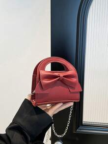 这款时尚链条手提包饰有可爱蝴蝶结，采用PU材质，磁扣闭合，适合购物、聚会、日常使用，可收纳耳机和纸巾，纯色链条斜挎包，是馈赠佳品。 - 蝴蝶結手提包 - 查看 19