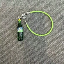 Nuevo Colgante de botella de refresco simulada Labobo, Accesorio de muñeca LABUBUS Colgante de lata con correa de hombro, Decoración colgante de 10cm