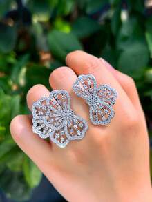 1pc Adjustable Size Attractive Flower Shaped Luxury Big Chunky Cubic Zirconia Wedding Bridal Party Ring For Women, Unique Statement Pageant Jewelry Accessory - White - View 2