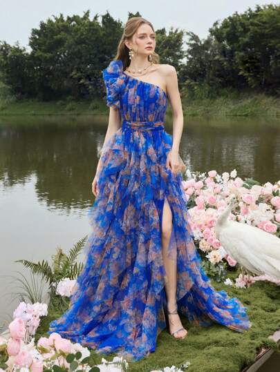 Faeriesty 奢华优雅的长款薄纱礼服，采用单肩设计和多层花卉荷叶边 - 引人注目的落地拖裙，适合奢华的晚间庆典