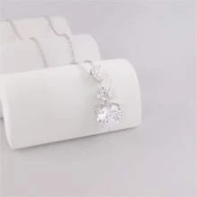 Colar com pingente de coração elegante feminino, 1 peça, prata esterlina 925, design luxuoso cravejado de zircônia cúbica, hipoalergênico, adequado para uso diário, férias e casamento, presente