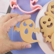 10pcs Halloween Ghost Cookie Cutter Molds Set, Cartoon Ghost Expression Cookie Cutter, 3D Stereoscopic Cookie Cutter Mold For DIY Baking, Plastic Cartoon Ghost Baking Mold For Christmas, Halloween, Thanksgiving Holiday Pastries - Creative Baking Tool - Multicolor - View 5