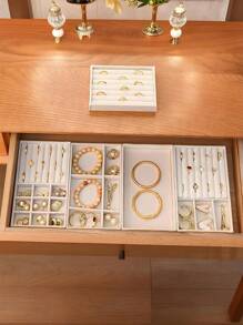 6 pièces/set Plateau de bijoux en velours, plateau d'affichage de bijoux, plateau organisateur de bijoux empilable, boîte à bijoux à plusieurs compartiments, convenant pour les colliers, bagues, boucles d'oreilles, rouges à lèvres, vernis à ongles, crayons à sourcils, coiffeuse pour le maquillage